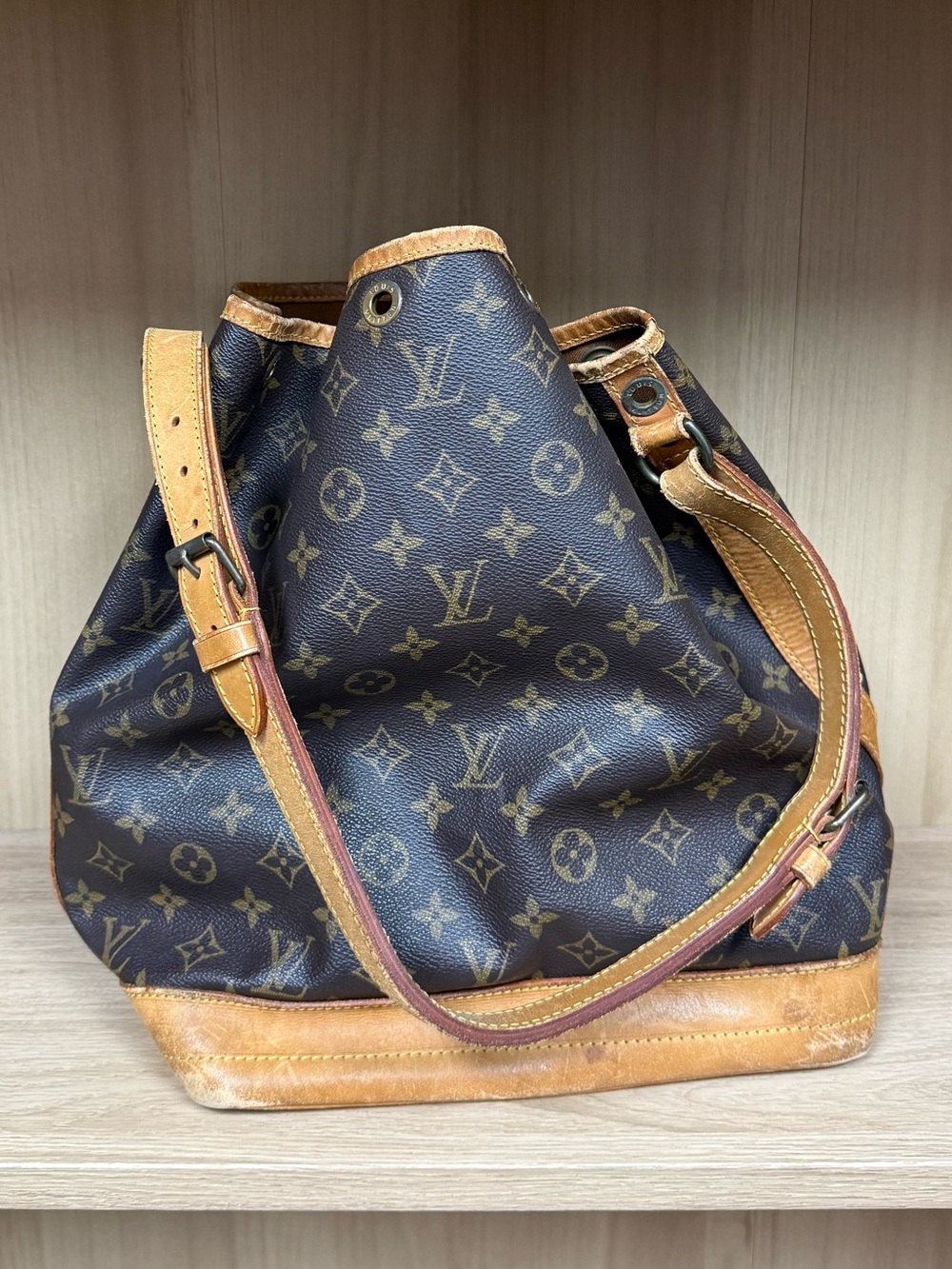 Louis Vuitton Monogram Canvas Brown Tan Bucket Tote - Picture 2 of 8